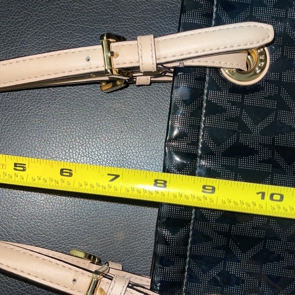 Michael Kors Jet Set Tote Bag - Picture 13 of 13